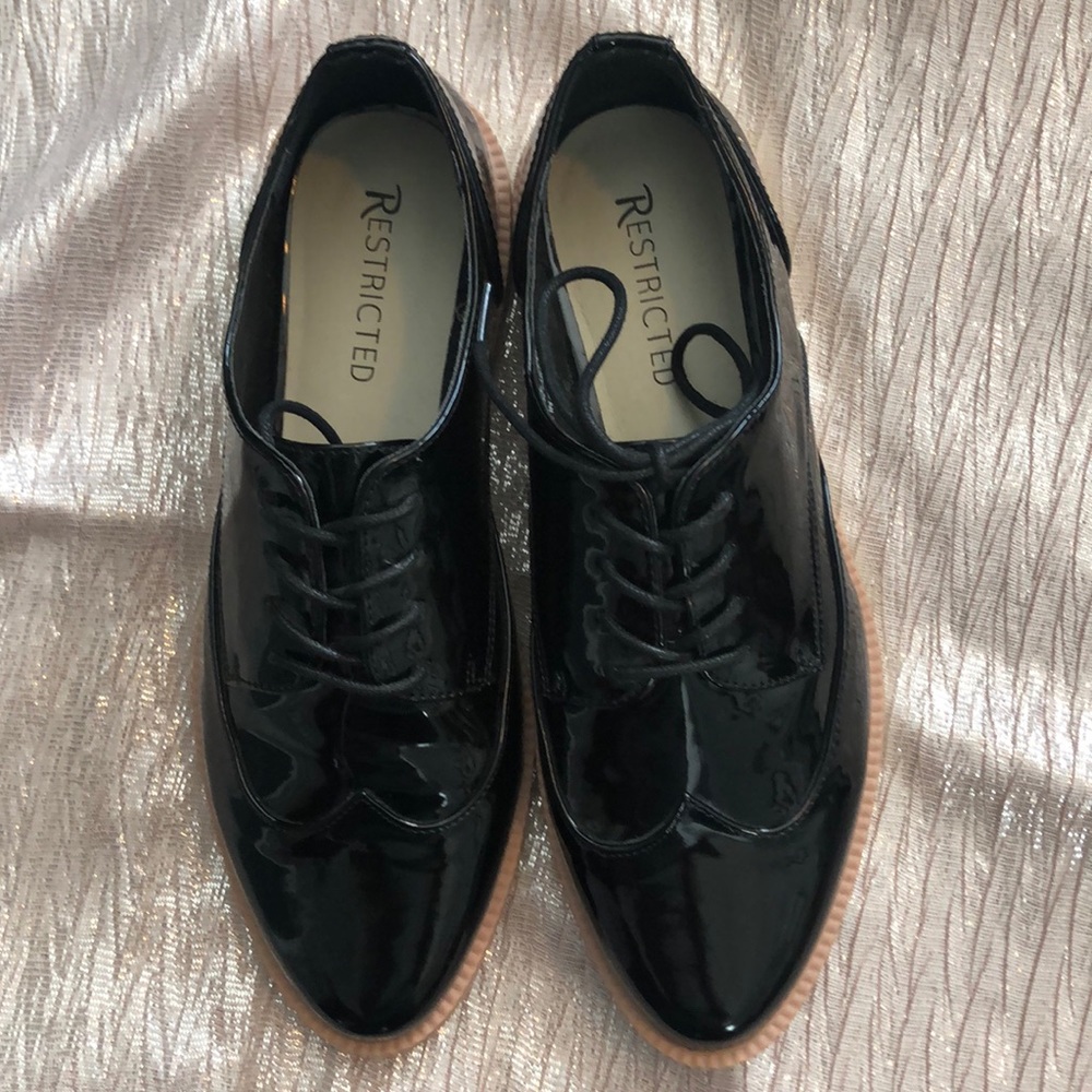 Restricted women’s loafer shoes
